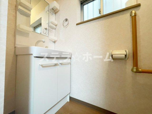 木川西1　中古戸建の独立洗面台|朝の支度にも助かる、独立の洗髪洗面化粧台