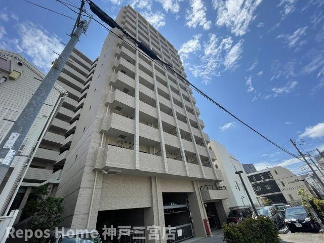 レジュールアッシュ神戸元町の外観