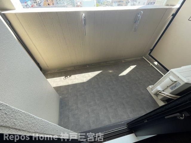 レジュールアッシュ神戸元町のバルコニー