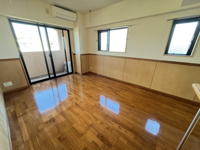 ペリエ市川Ⅰの居間・リビング