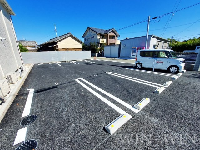 アパートメント小浜 Aの駐車場