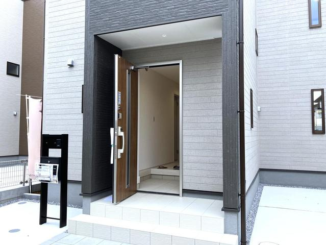 鶴ヶ島市下新田第3　新築戸建の玄関