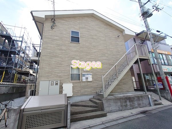 アンプルール クラージュ Westの外観