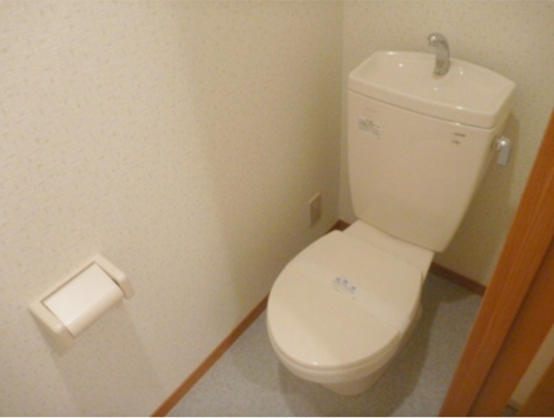 アンプルール クラージュ Westのトイレ