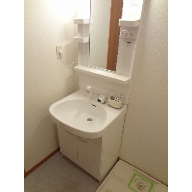 アンプルール クラージュ Westの洗面所