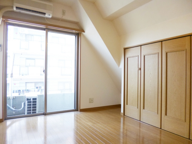 フレグランスの寝室|6帖の洋室です