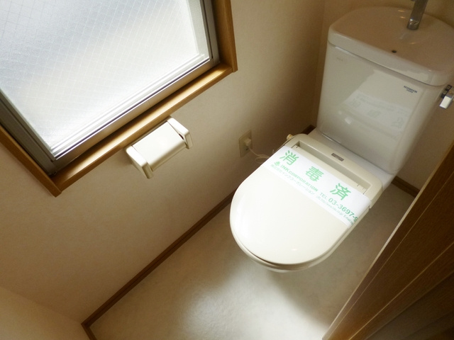 フレグランスのトイレ|トイレにも窓が付いてます
