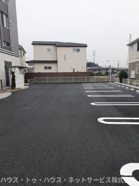 エレガントカーサⅢの駐車場