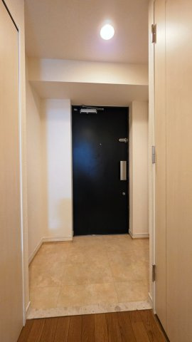 スカイコート神田弐番館の玄関