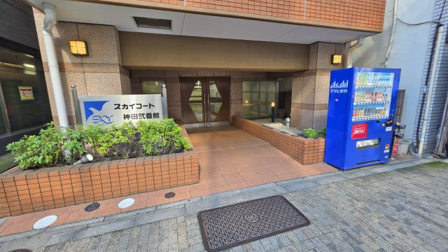 スカイコート神田弐番館のエントランス