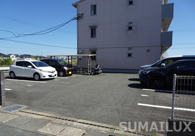 熊本市東区下江津７丁目のアパートの駐車場