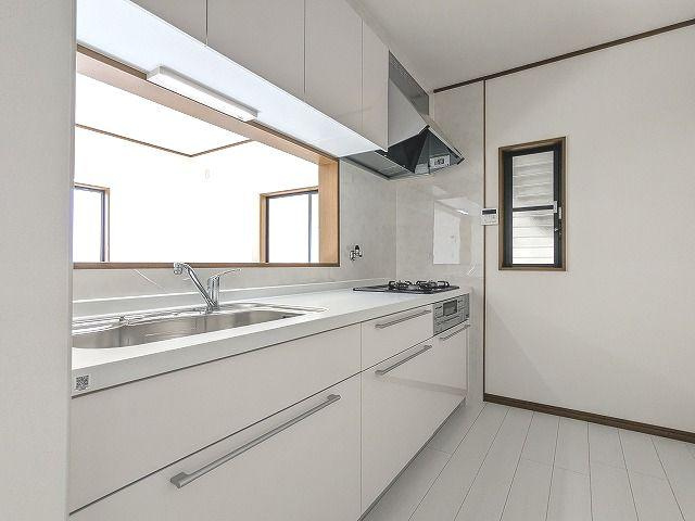 長尾峠町　中古一戸建てのキッチン|対面キッチン
■物件内覧・資金計画相談・住宅ローン相談、リフォーム相談、お問合せ受付中■
※当日・翌日のご内覧、ご相談はお電話でのお問合せがスムーズです！
