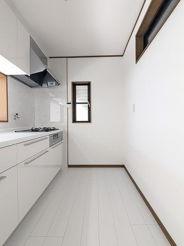 長尾峠町　中古一戸建てのキッチン|システムキッチン
■物件内覧・資金計画相談・住宅ローン相談、リフォーム相談、お問合せ受付中■
※当日・翌日のご内覧、ご相談はお電話でのお問合せがスムーズです！