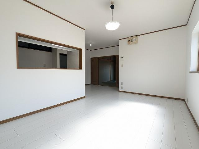 長尾峠町　中古一戸建てのキッチン|LDK15.25帖
■物件内覧・資金計画相談・住宅ローン相談、リフォーム相談、お問合せ受付中■
※当日・翌日のご内覧、ご相談はお電話でのお問合せがスムーズです！