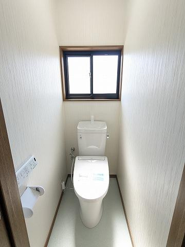 長尾峠町　中古一戸建てのトイレ|温水洗浄便座
■物件内覧・資金計画相談・住宅ローン相談、リフォーム相談、お問合せ受付中■
※当日・翌日のご内覧、ご相談はお電話でのお問合せがスムーズです！