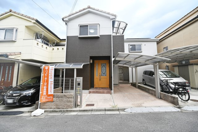 吹田市片山町４丁目中古戸建の外観|JR東海道本線「吹田」駅徒歩14分、2026年9月リフォーム済物件です。いつでも室内を見学して頂けますので、見学をご希望の方はお気軽にお問い合わせください。