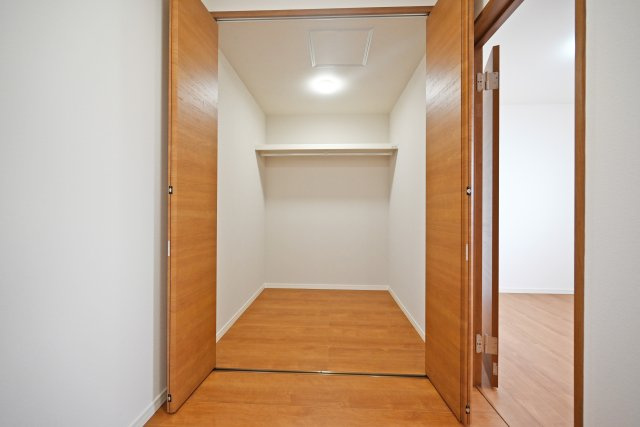 吹田市片山町４丁目中古戸建の収納|2階納戸約2帖
家族共用の収納スペースとしてご利用頂けます。