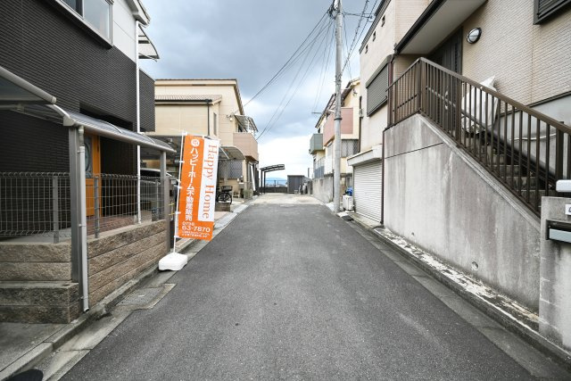 吹田市片山町４丁目中古戸建の前面道路含む現地写真|前面道路　幅員約4.7ｍ
