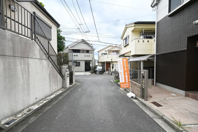 吹田市片山町４丁目中古戸建の前面道路含む現地写真|前面道路　幅員約4.7ｍ