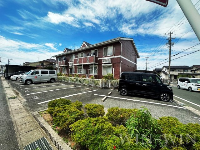 西浜ハイツの駐車場