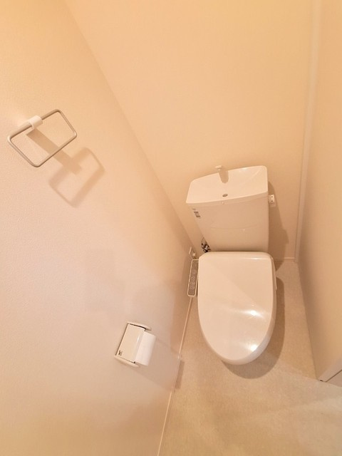 ガーデンヒルズ稲毛柏台Bのトイレ|105号室同仕様写真