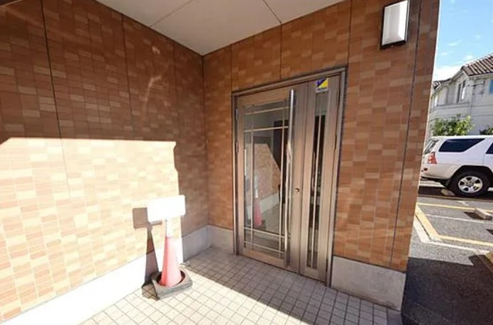 エノキプラザのエントランス