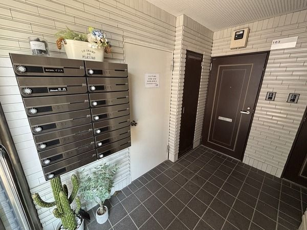 シャンブル谷中のエントランス