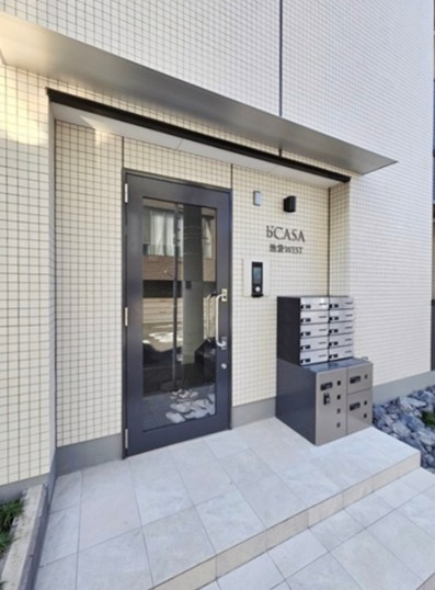 板橋区中丸町の賃貸マンションのエントランス
