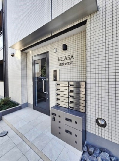 板橋区中丸町の賃貸マンションのエントランス