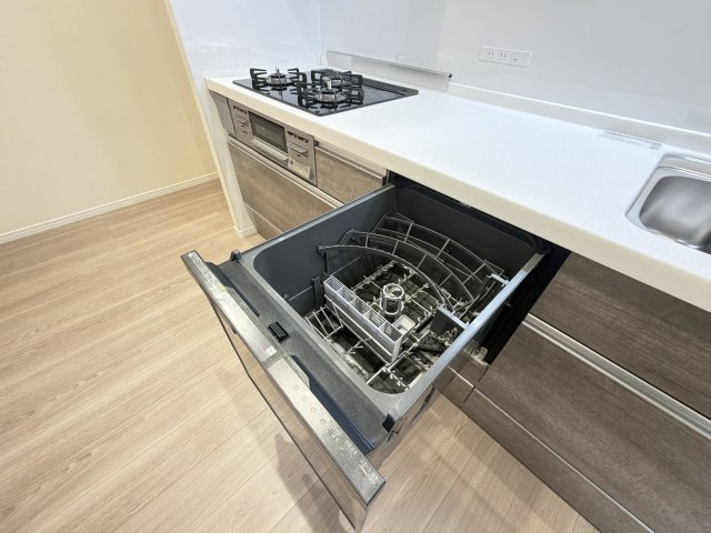日商岩井リバーサイドマンションA棟のキッチン|【新品】洗い物の家事を簡単に！除菌もできる「食器洗浄乾燥機」付きです♪