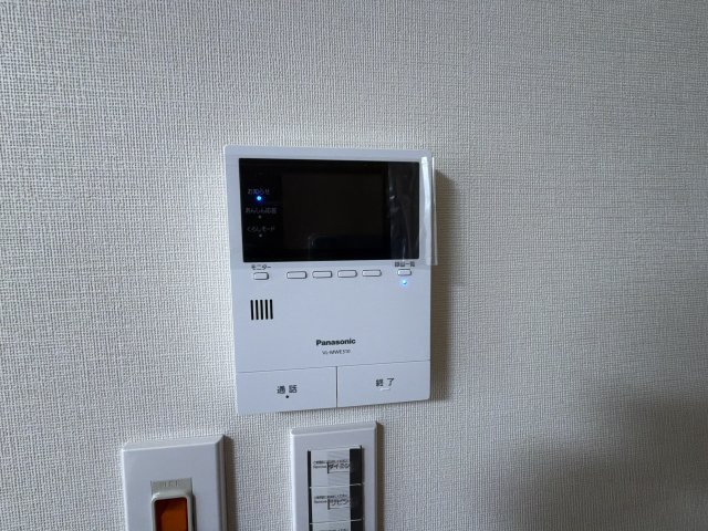 日商岩井リバーサイドマンションA棟の防犯設備|【防犯】TVモニター付きインターホン、防犯にも安心です♪