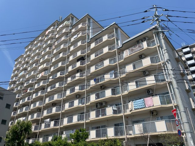 日商岩井リバーサイドマンションA棟の外観|〇那珂川河畔沿いで子育てしやすい住環境です