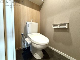 温水洗浄便座付きのトイレです♪