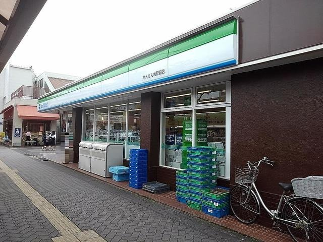ヴィラ　パーチの周辺|ファミリーマートせんげん台駅前まで350m
