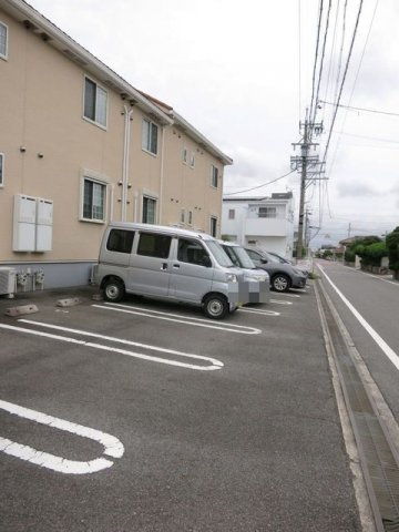 ヴァーサ大和の駐車場