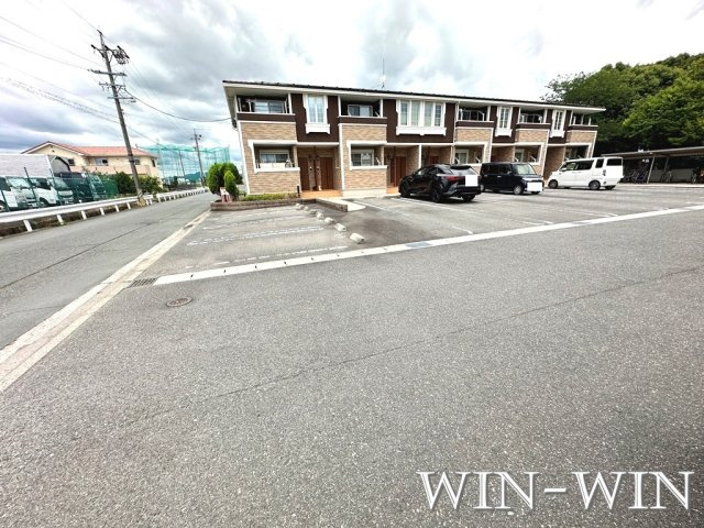 プルメリアコートの駐車場