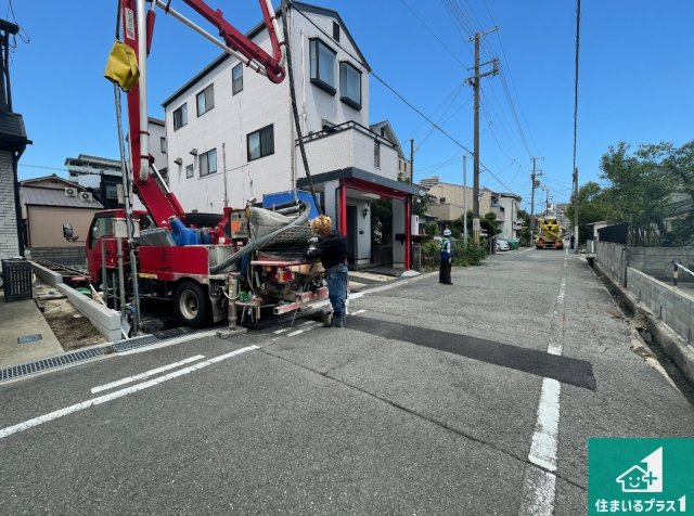 尼崎市立花町　第2期　新築一戸建ての前面道路含む現地写真|周辺は落ち着いた街並みの住宅地！子育てがしやすい住環境です！まだ未完成ですが、現地でしかわからない事もございます。是非一度ご覧ください。