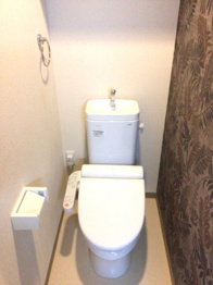 温水洗浄便座付きのトイレです♪