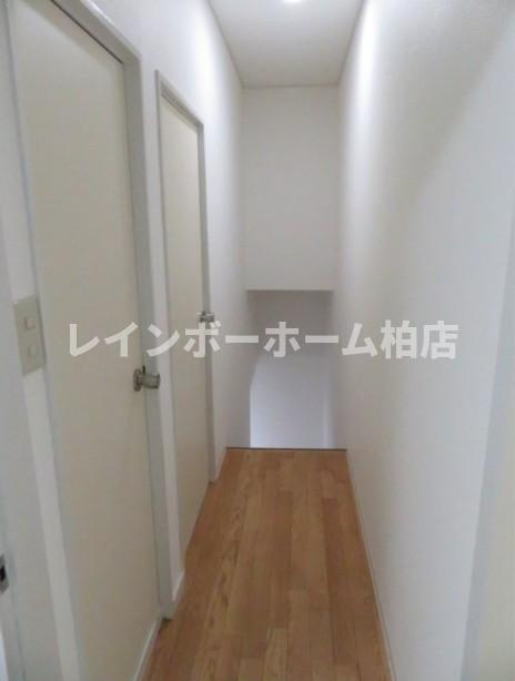 特典：仲介手数料が無料です!!の内装|2階廊下です