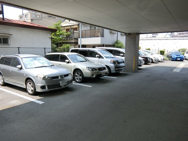 リヴェール茨木の駐車場
