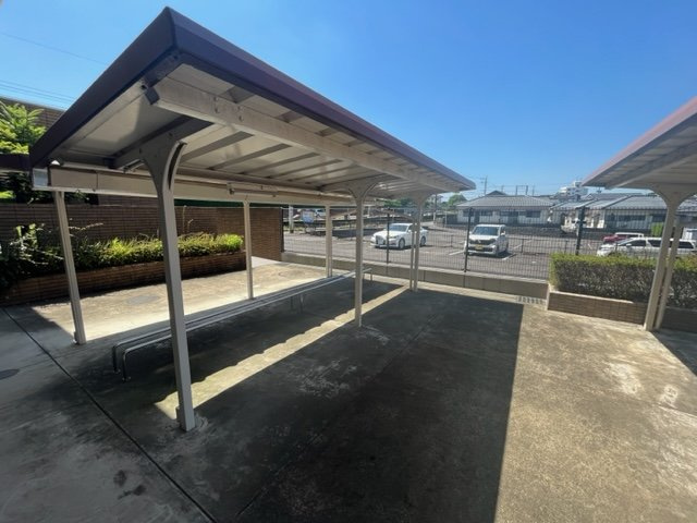 都城市妻ケ丘町の中古マンションの駐輪場