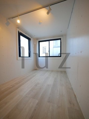 トライム横浜生麦の寝室|日当たりの良いお部屋です。