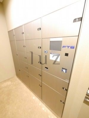 ブリリアシティ横浜磯子　E棟のその他共用部分|帰宅が遅くても安心の宅配ボックスです。