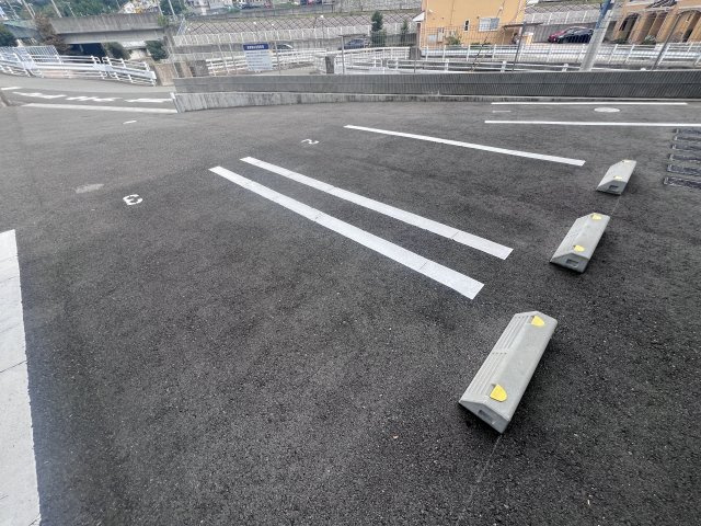 神戸市北区谷上東町のアパートの駐車場