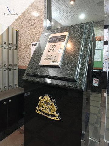 ロイヤル神屋のエントランス