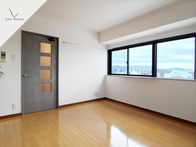 ロイヤル神屋の居間・リビング