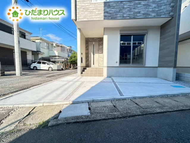 上尾市本町2期　新築戸建　01の駐車場