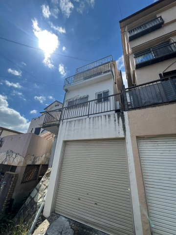 東朝霧丘貸家の外観