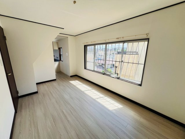 東朝霧丘貸家の居間・リビング