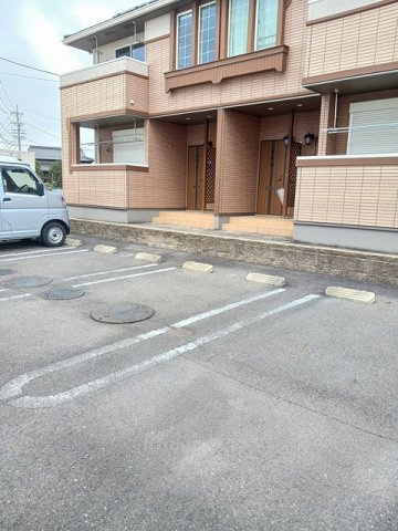 アンジュラの駐車場